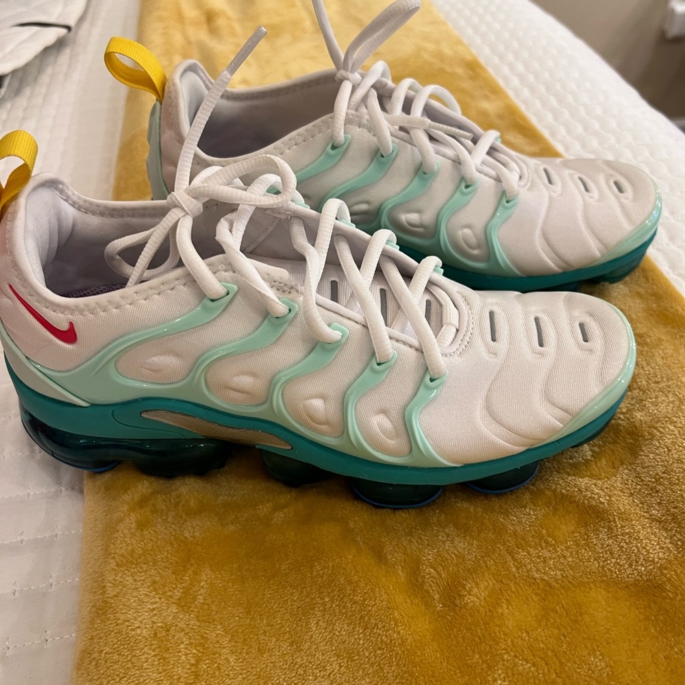Nike Air Vapormax Plus Size 7 men’s, fits me at women’s 8.5m